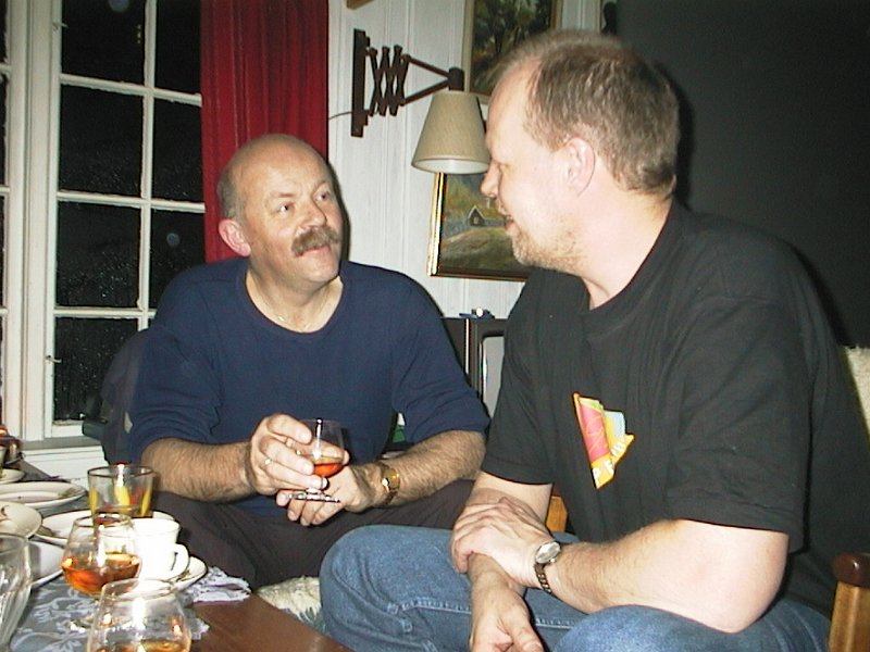 AUT_2059.JPG - Bergulen Dag og Roger - sansynligvis inne i årsmøteforhandlinger