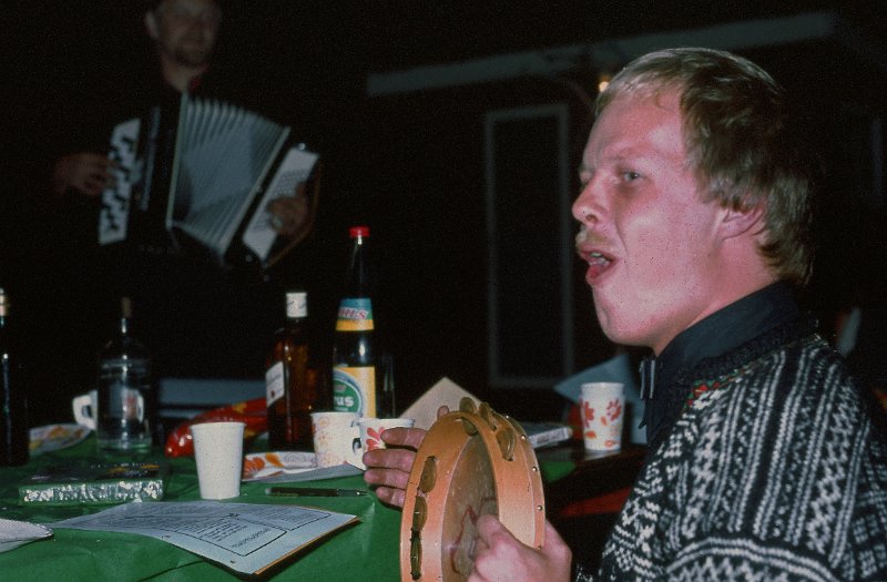 056_26.jpg - Trækksæll og sang, Kjell og Roger , - fortsatt i duo.