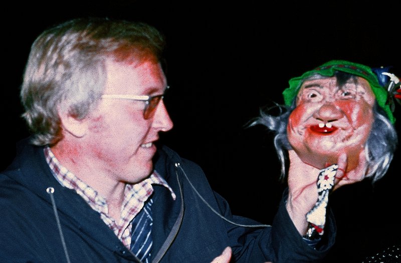 056_28.jpg - To gakkorikailla, - i gjensidig beundring