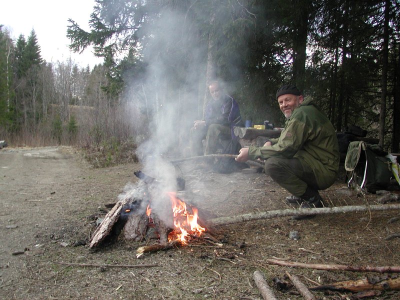 Epsn0092.jpg - Bergul Dag med svartkjelen over varmen