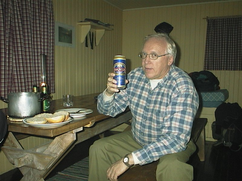 AUT_1655.JPG - Da vi hadde drikki opp Julebokken, gikk vi over på Fatøl