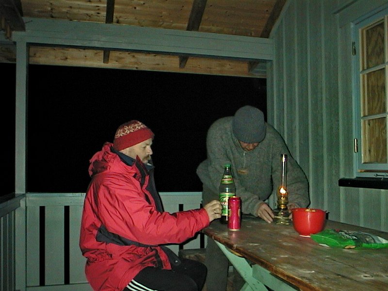 AUT_1658.JPG - Når det lei litt på kveill'n så trekt Bergulgruppen utendørs