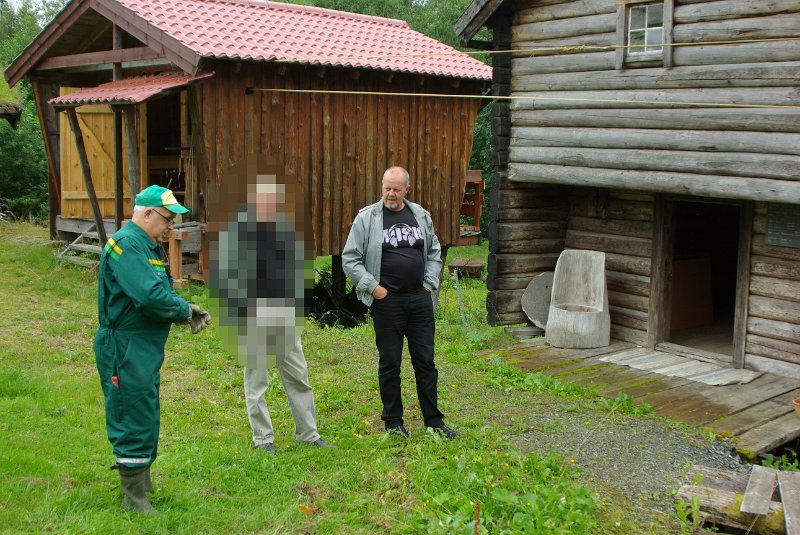 IMGP6861.JPG - Petter Fossan ønsket Bergulgruppen velkommen, og tok oss med på en omvisning i det interessante museumsområdet som er skapt her på Fossan