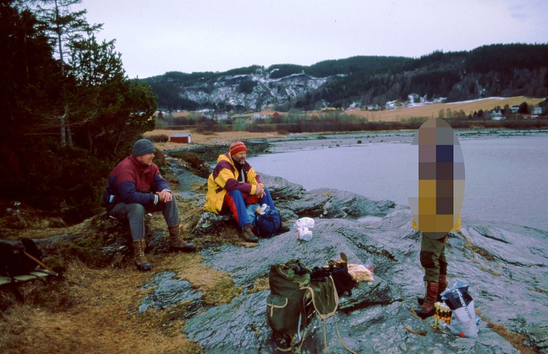 Dias01.jpg - Bergulgruppen samlet ute på Tynesodden på Malvik. 