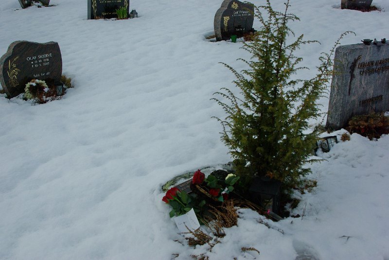 IMGP7088.JPG - Gravstedet til Bergul Dag