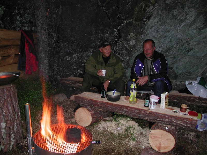 Epsn0006.jpg - Så var det kaffekoking i gapahuken