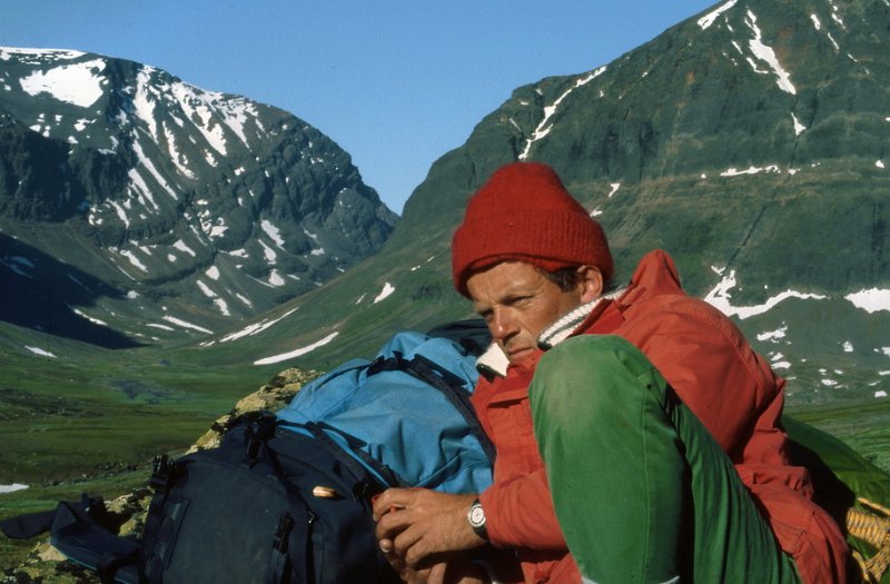 112_29.jpg - Bergul Dagt ar en pust i bakken  halvveis opp mot Kebnekaise