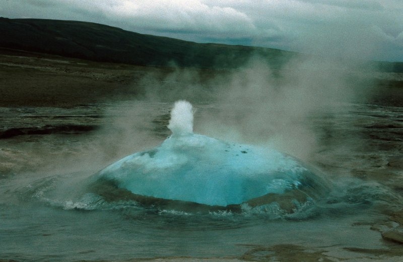 Runmag_096.jpg - Geysiren Strokkur emner på ei utblåsning