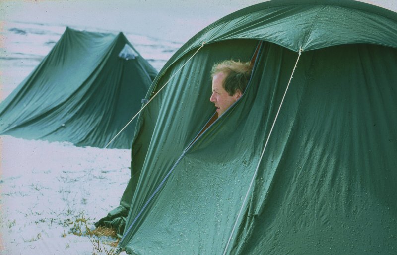 Dias51.jpg - Dag ser ut på midsommer-nysnøen