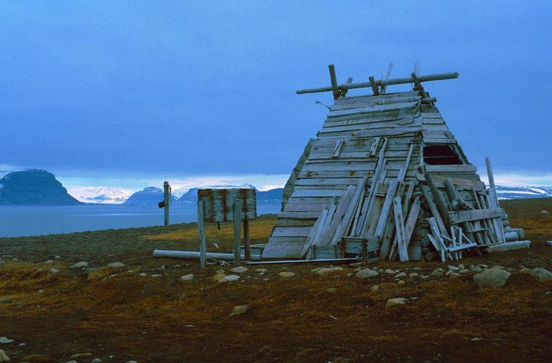 067_29.jpg - Gammel fangsthytte på Vindodden i Sassenfjorden
