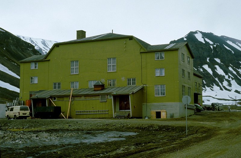 070_35.jpg - "Huset" i Longyearbyen, - det gamle kulturhuset
