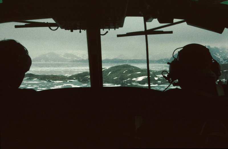 Runmag_007.jpg - Helikopter med pilot og co-pilot