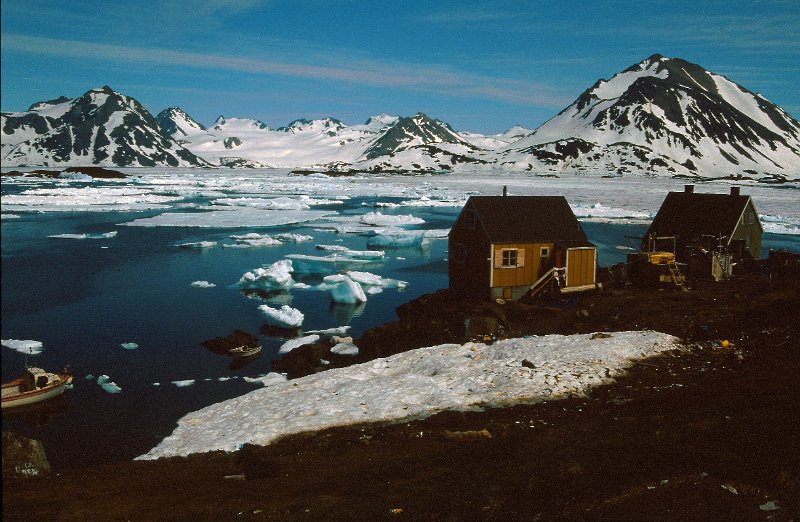 Runmag_060.jpg - Karakteristisk bebyggelse i Kulusuk