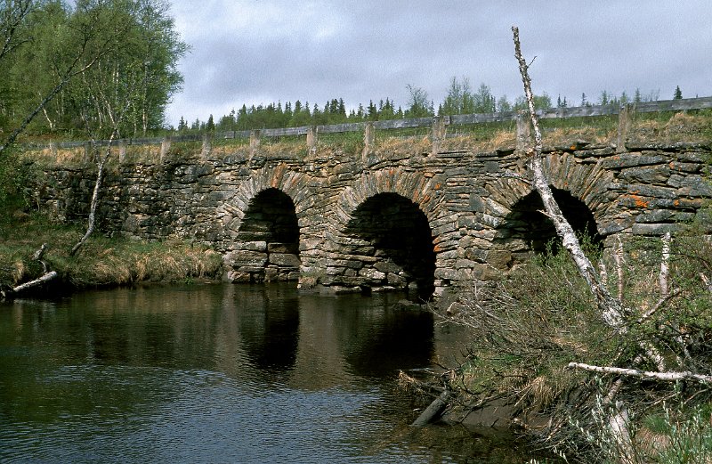 280_18.jpg - Steinbuebru på veien ved Skalstugan