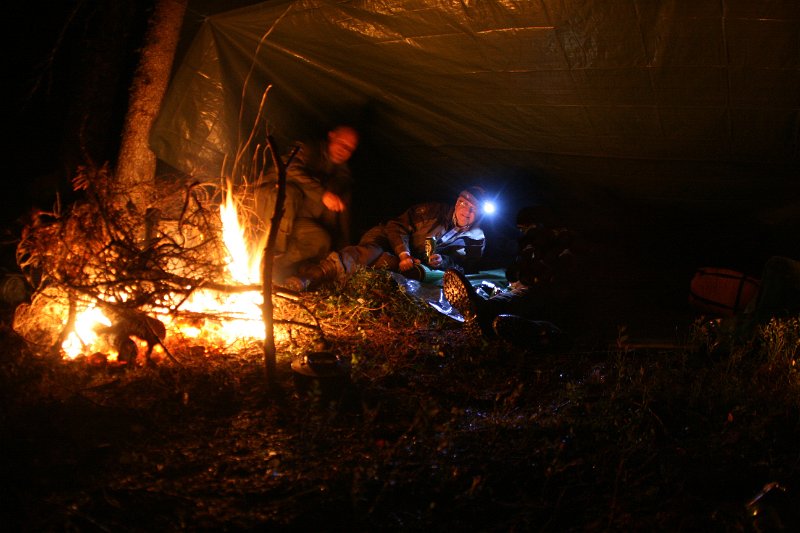 bergul_003.jpg - Beruler ved bålet Roger og Odd 