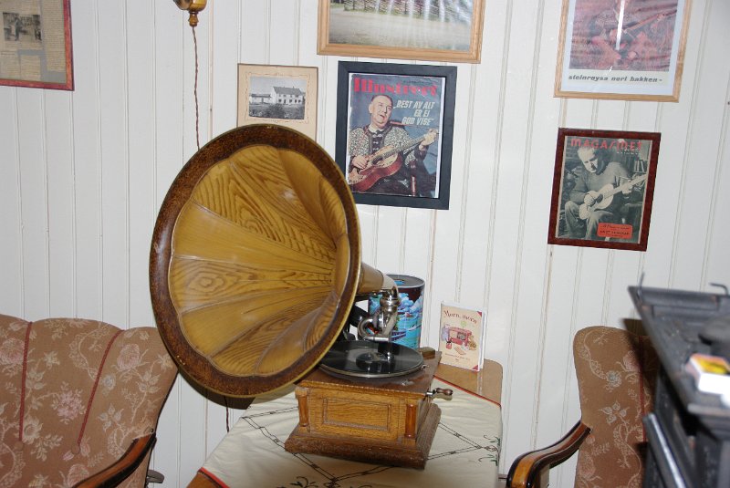 IMGP5791.JPG - En ærverdig tutgrammofon